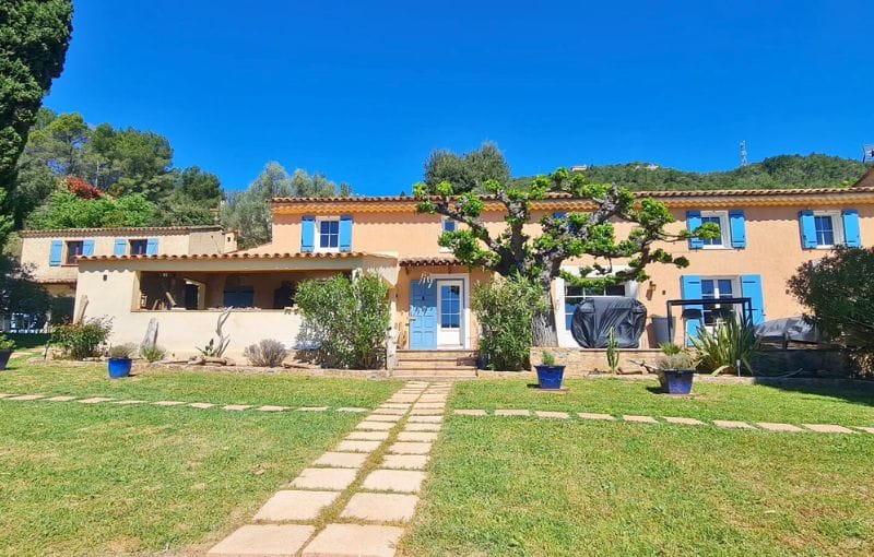 Privatisation complète grand domaine avec terrasse et vue panoramique Salerne dans le Var